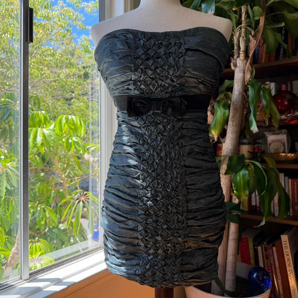 BCBGMAXAZRIA Grey Strapless Rhinestone Ruched Mini Dress Bow Waist 02